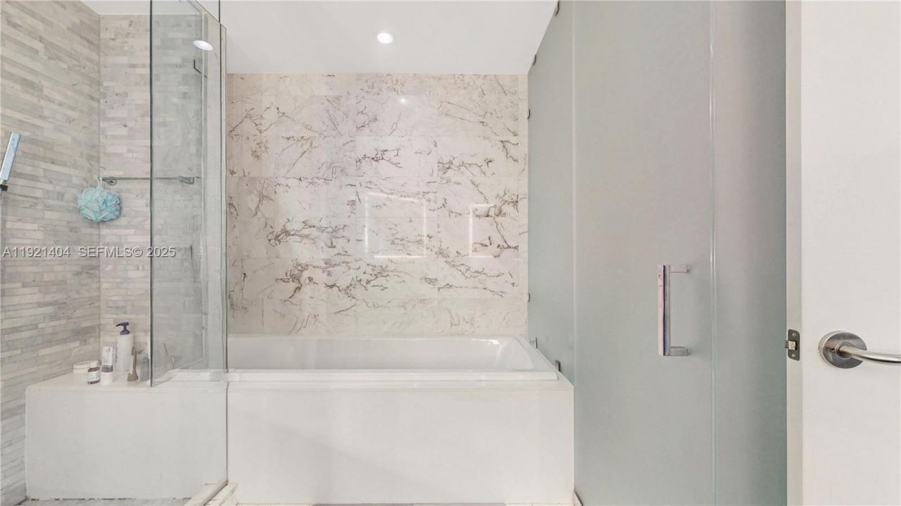 851 NE 1st Ave, Unit 1508, Miami, FL 33132 Photo