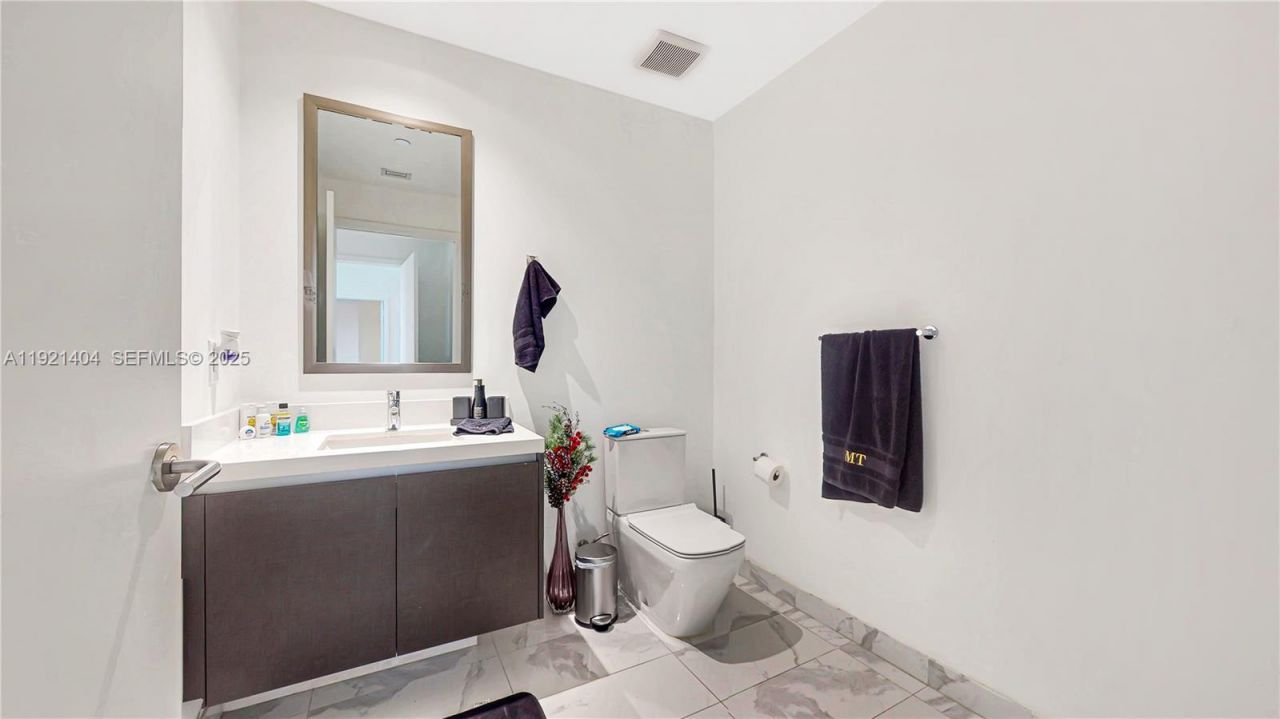 851 NE 1st Ave, Unit 1508, Miami, FL 33132 Photo