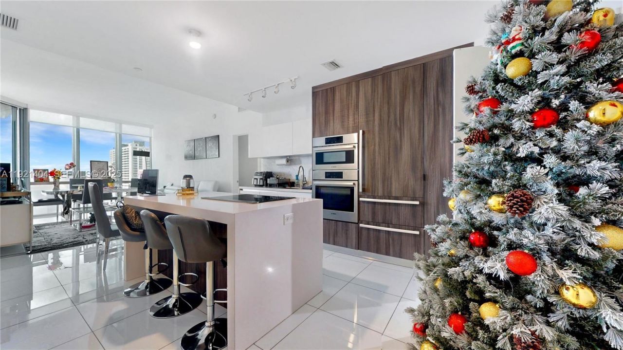 851 NE 1st Ave, Unit 1508, Miami, FL 33132 Photo