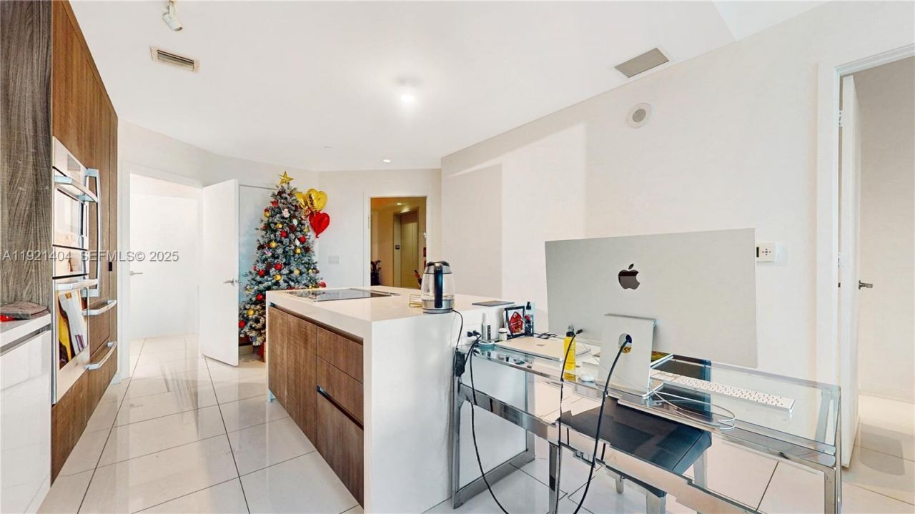 851 NE 1st Ave, Unit 1508, Miami, FL 33132 Photo