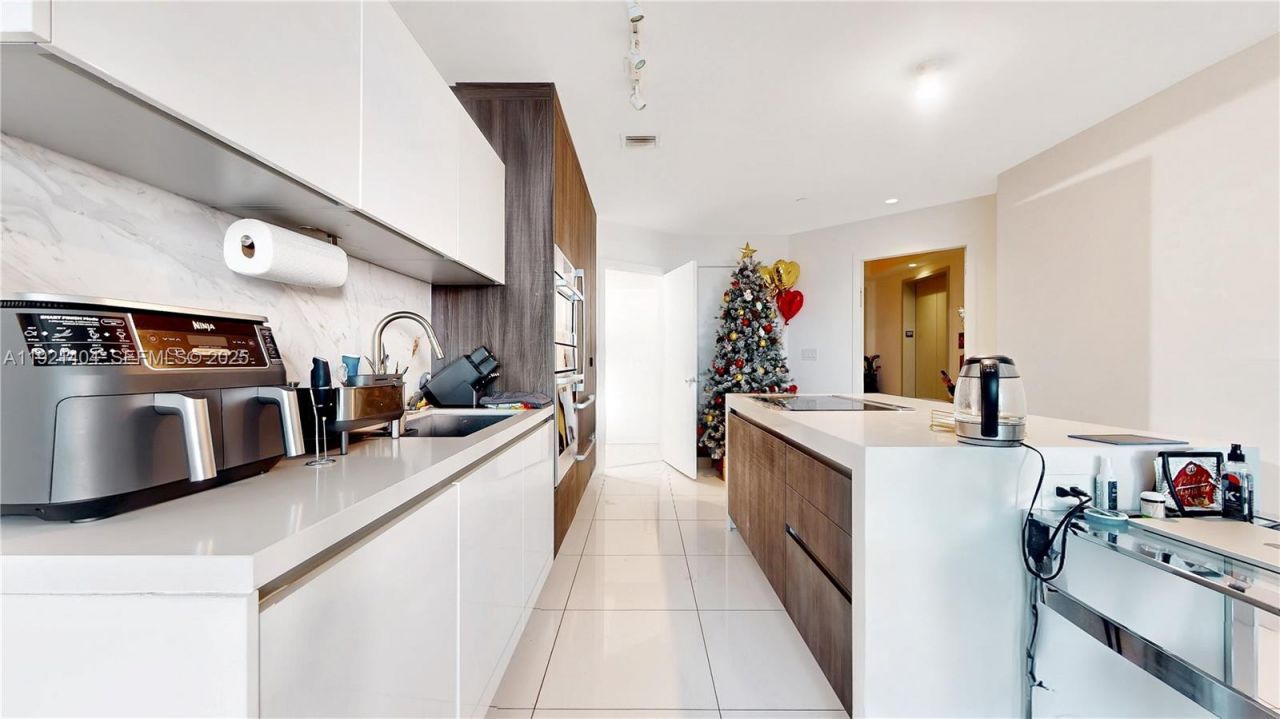 851 NE 1st Ave, Unit 1508, Miami, FL 33132 Photo