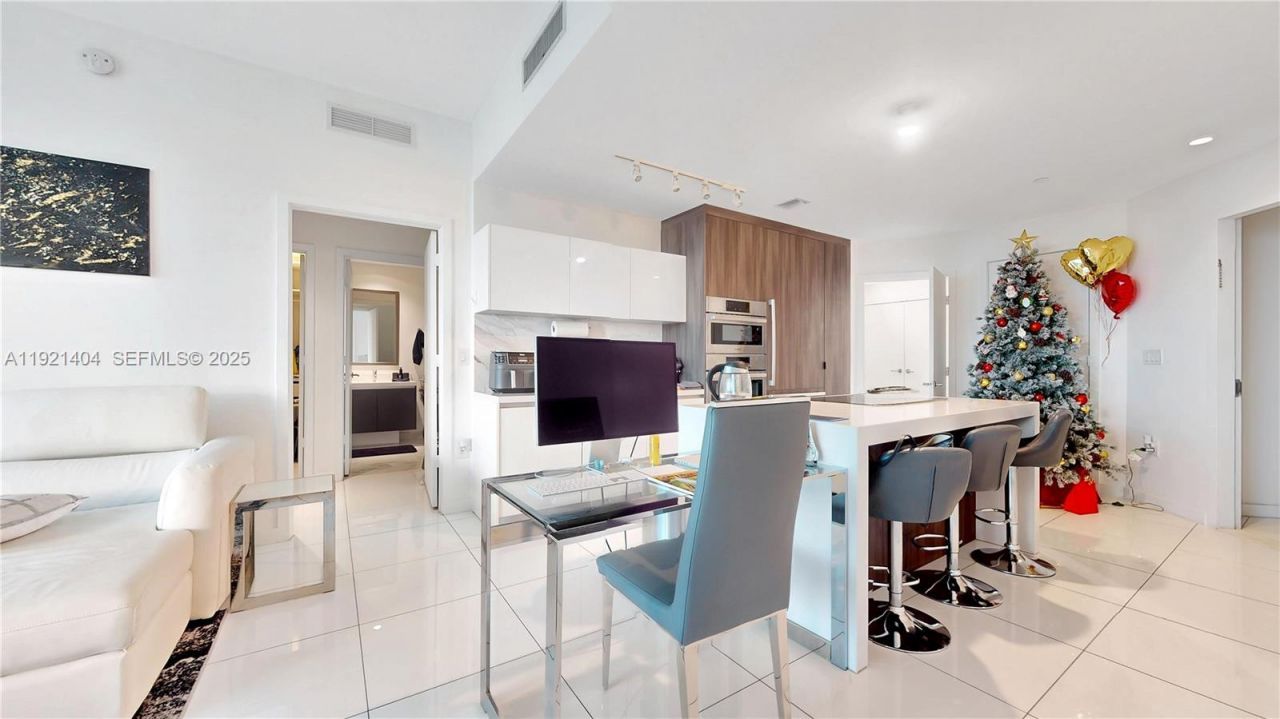 851 NE 1st Ave, Unit 1508, Miami, FL 33132 Photo