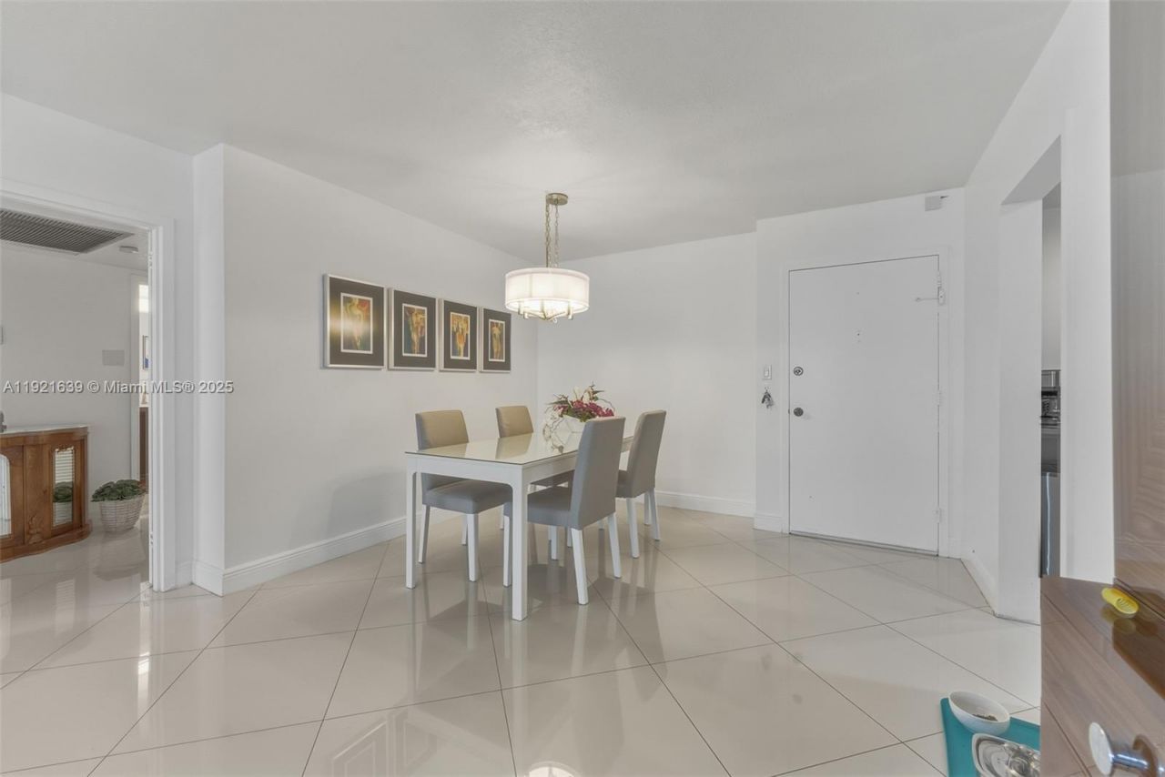 2030 S Ocean Dr, Unit 1810, Hallandale Beach, FL 33009 Photo