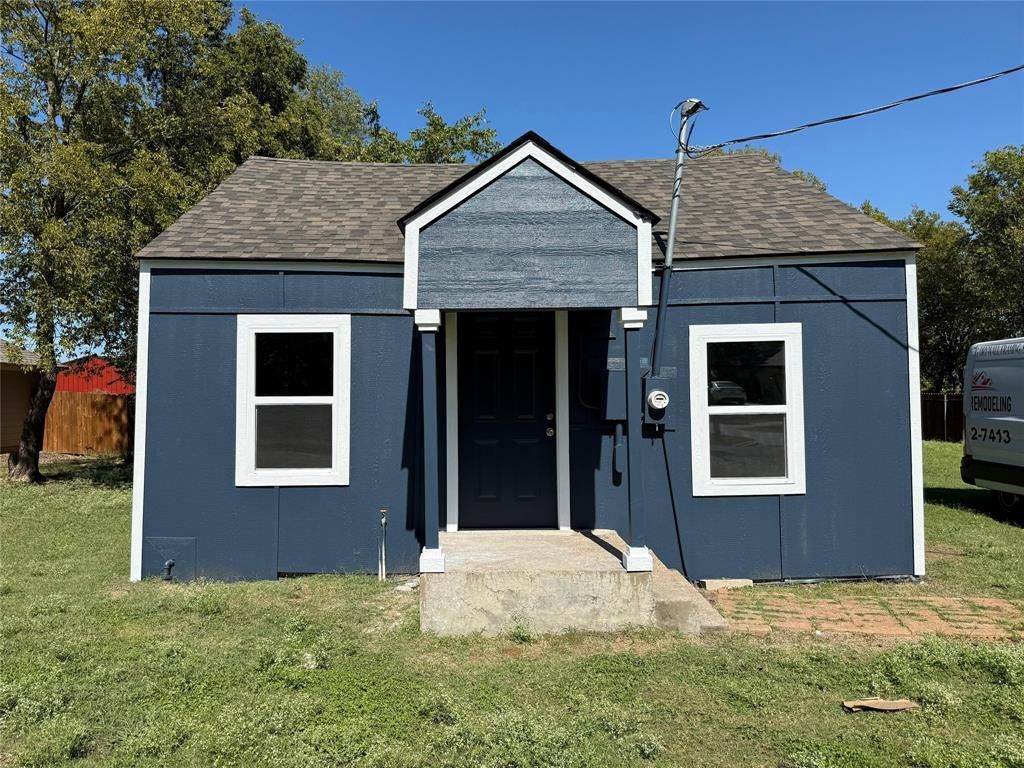 638 E Walcott Street, Pilot Point, TX 76258 Main Photo