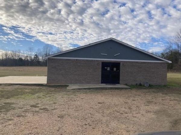 209 S Carter, Okolona, MS 38860