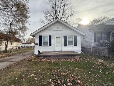 8162 Orchard Avenue, Warren, MI 48089