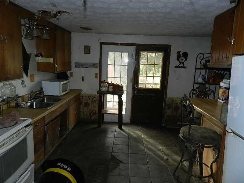 215 W Carey Street, New Bloomington, OH 43341 Photo 13