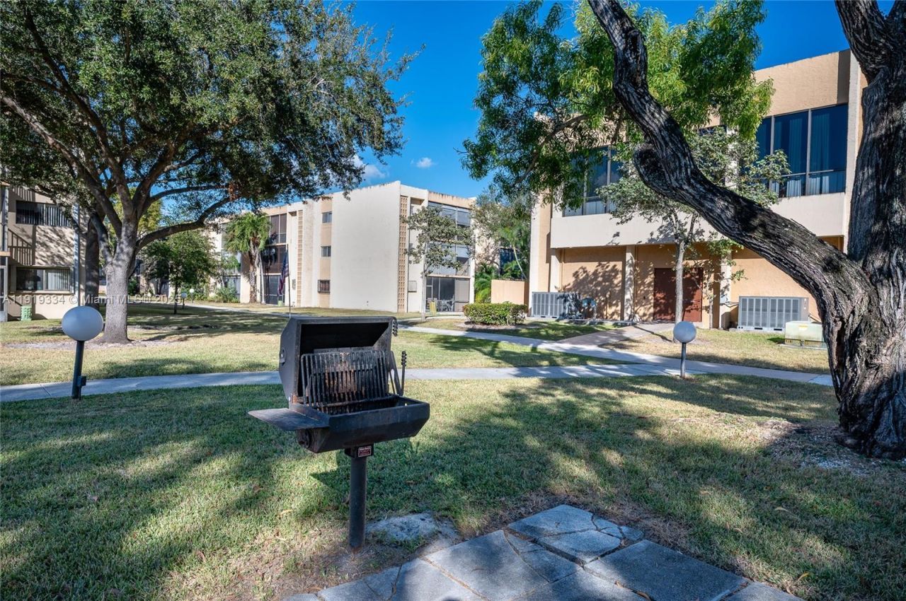 8415 SW 107th Ave, Unit 338W, Miami, FL 33173 Photo