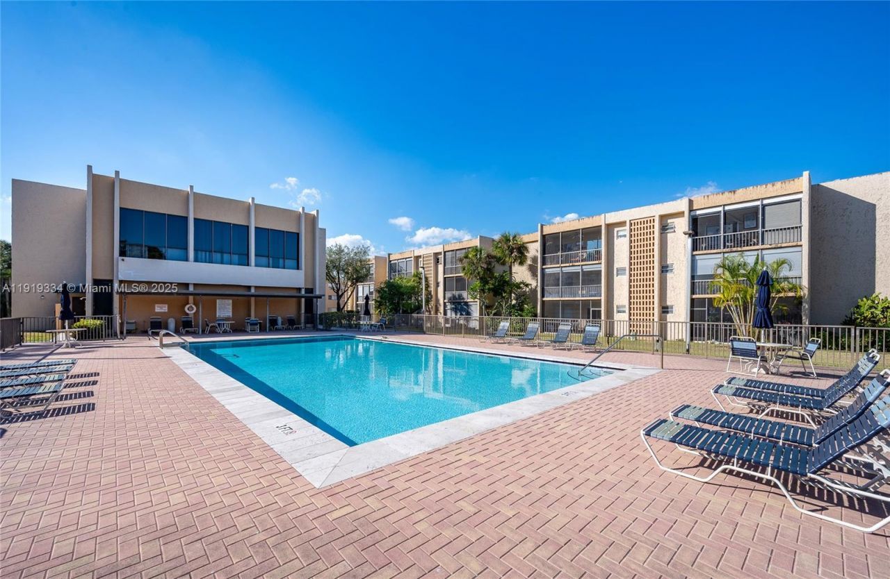 8415 SW 107th Ave, Unit 338W, Miami, FL 33173 Photo