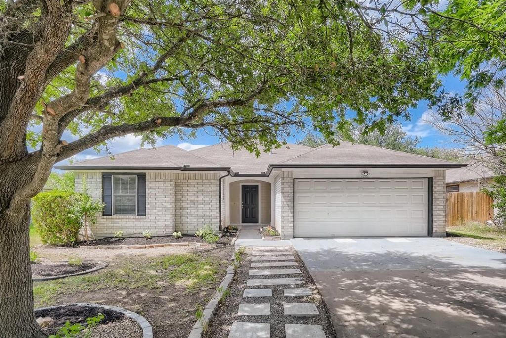 102 Evergreen Cir, Georgetown, TX 78626 Main Photo