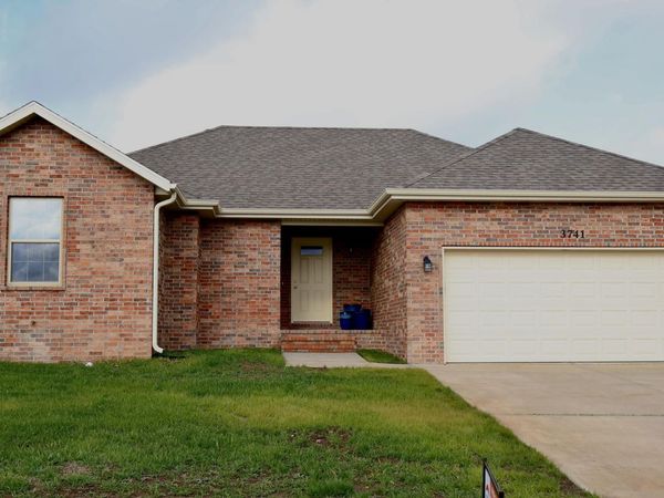 3741 W Freeman Street , Bolivar, MO 65613