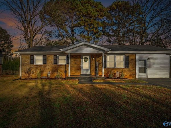 3120 Adonna Drive NW, Huntsville, AL 35810