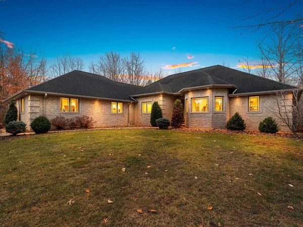 425 HILL HAVEN COURT, Little Suamico, WI 54141