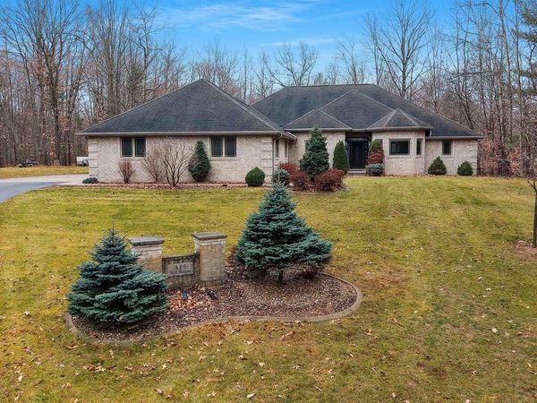 425 HILL HAVEN COURT, Little Suamico, WI 54141