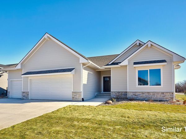 7015 Lincoln Circle, Johnston, IA 50131