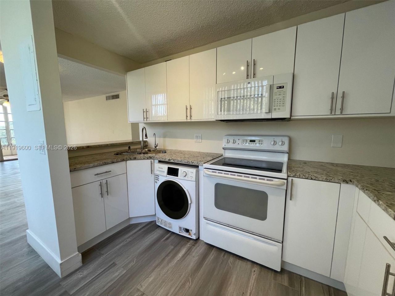 9471 Evergreen Pl, Unit 401, Davie, FL 33324 Photo