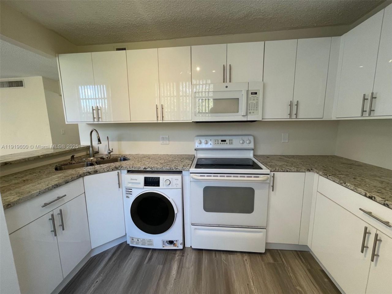 9471 Evergreen Pl, Unit 401, Davie, FL 33324 Photo