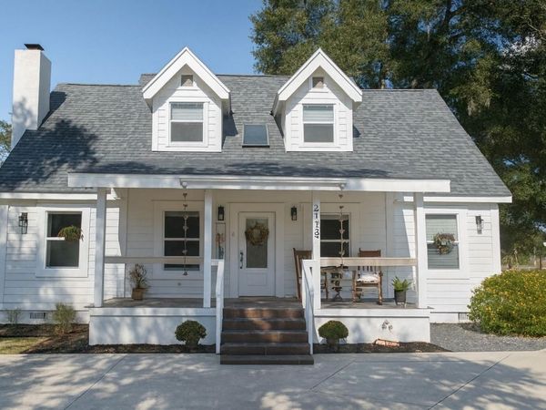 21135 PECKHAM AVENUE, MOUNT DORA, FL 32757