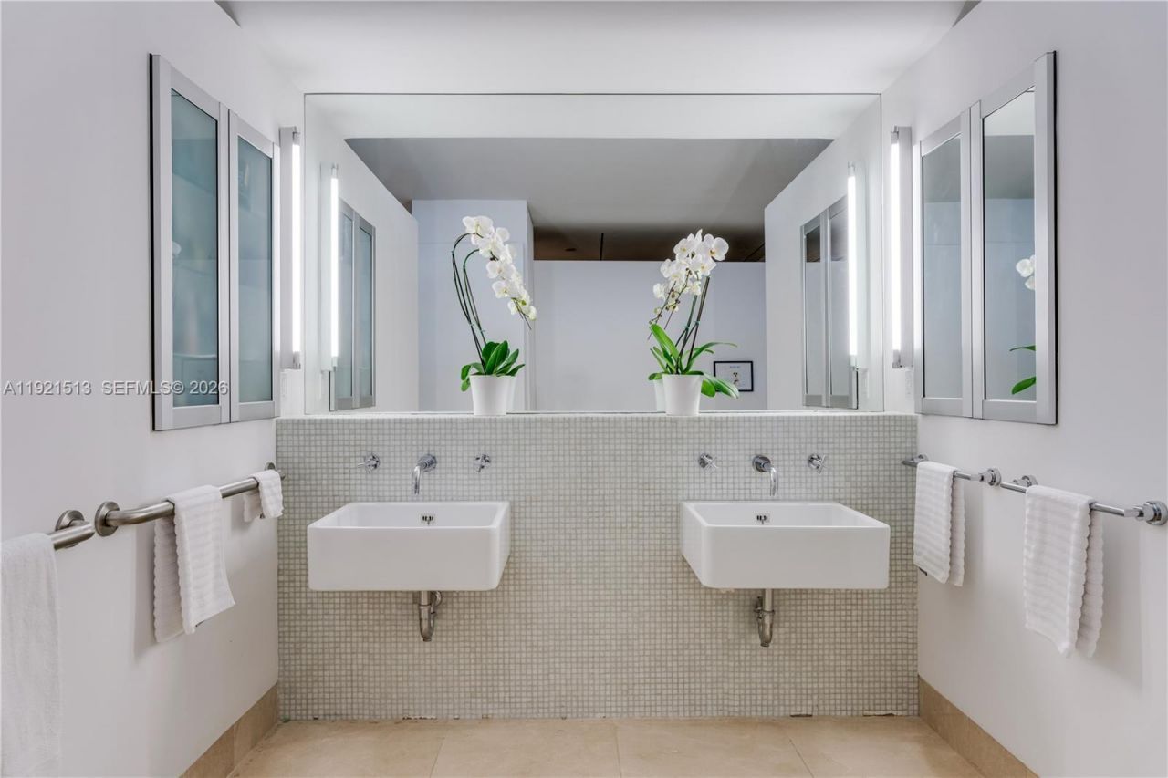 5 Harbor Pt, Key Biscayne, FL 33149 Photo