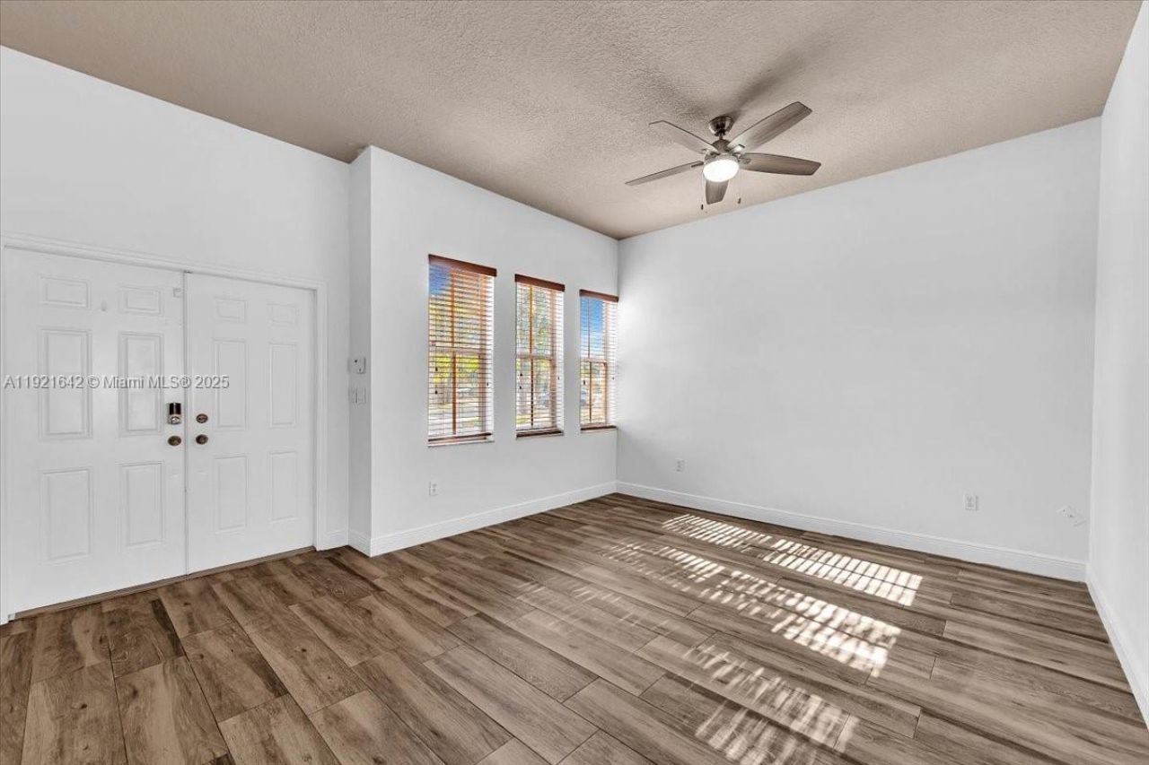 16283 SW 83rd St, Miami, FL 33193 Photo