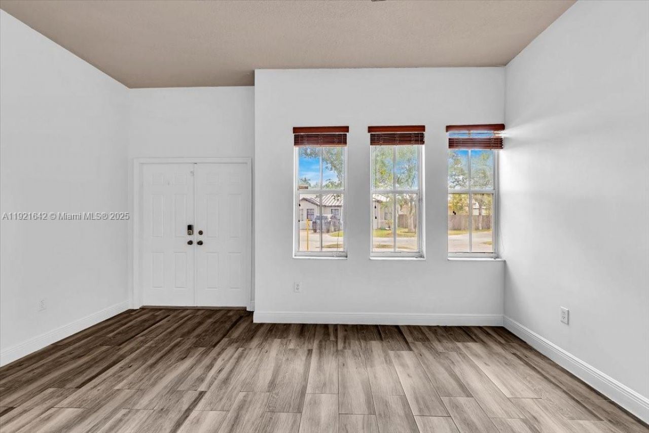 16283 SW 83rd St, Miami, FL 33193 Photo