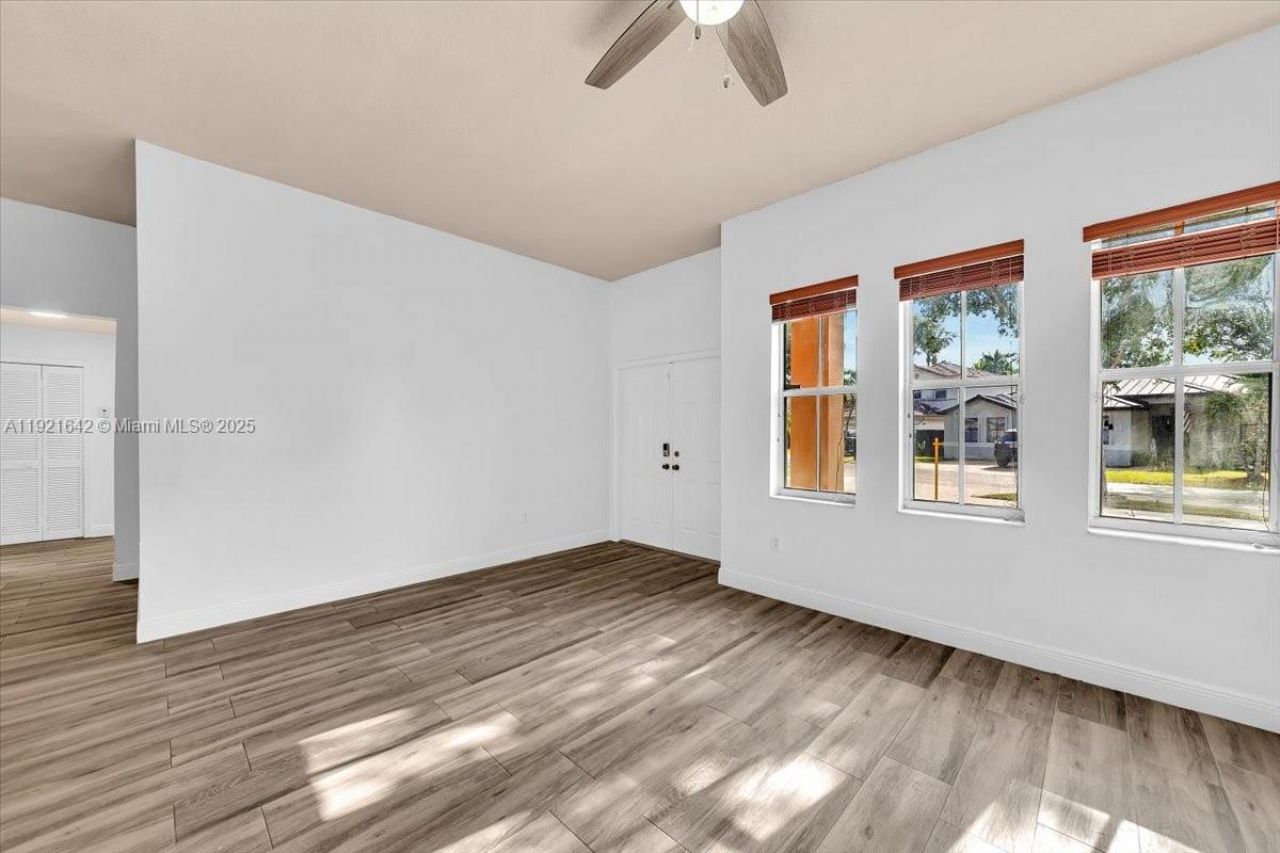 16283 SW 83rd St, Miami, FL 33193 Photo