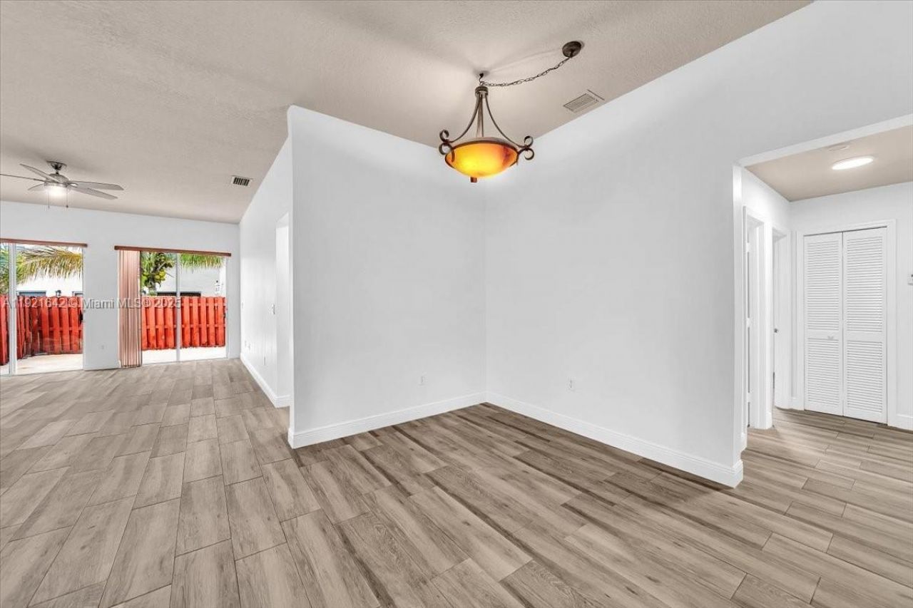 16283 SW 83rd St, Miami, FL 33193 Photo