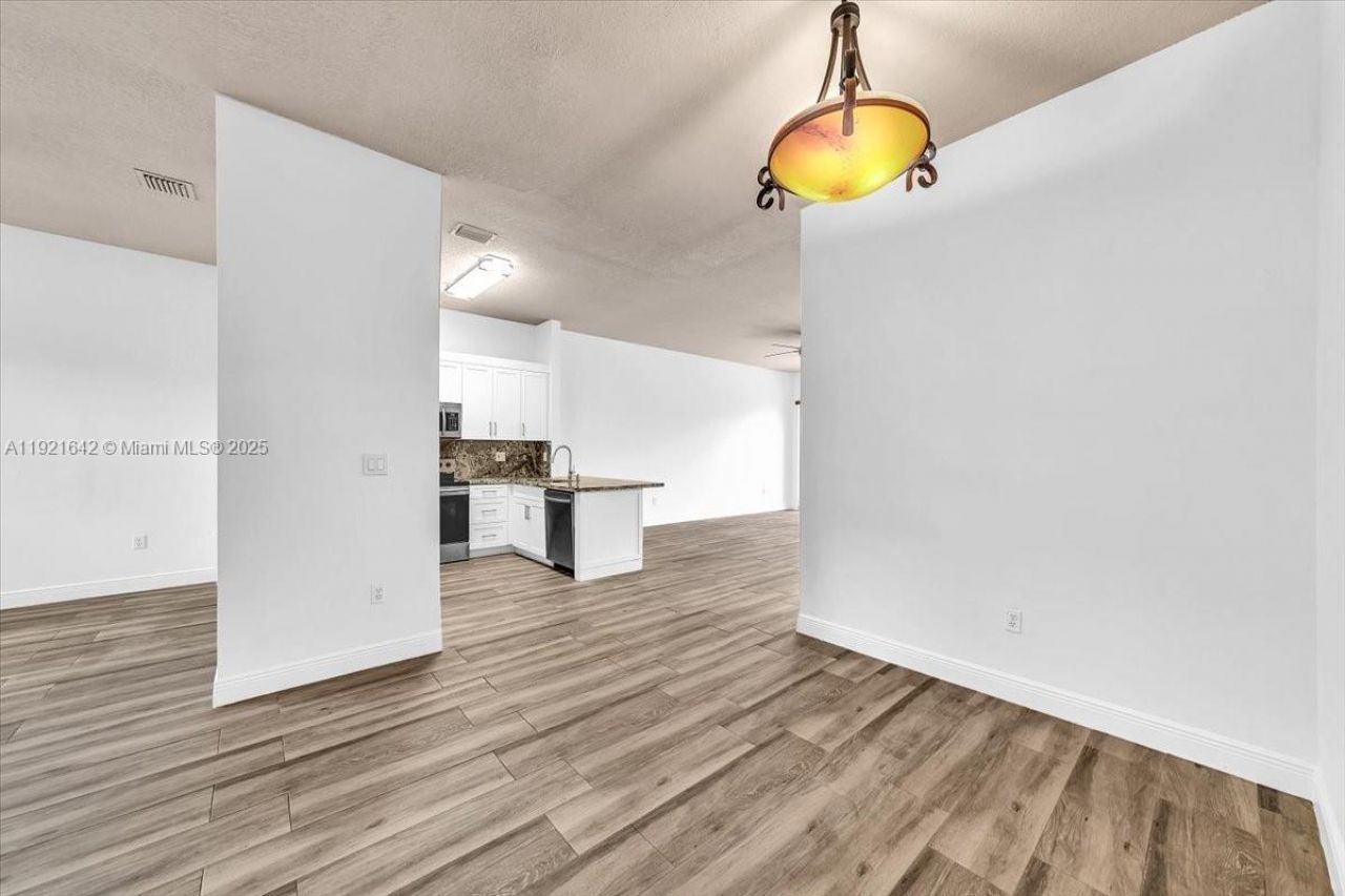 16283 SW 83rd St, Miami, FL 33193 Photo