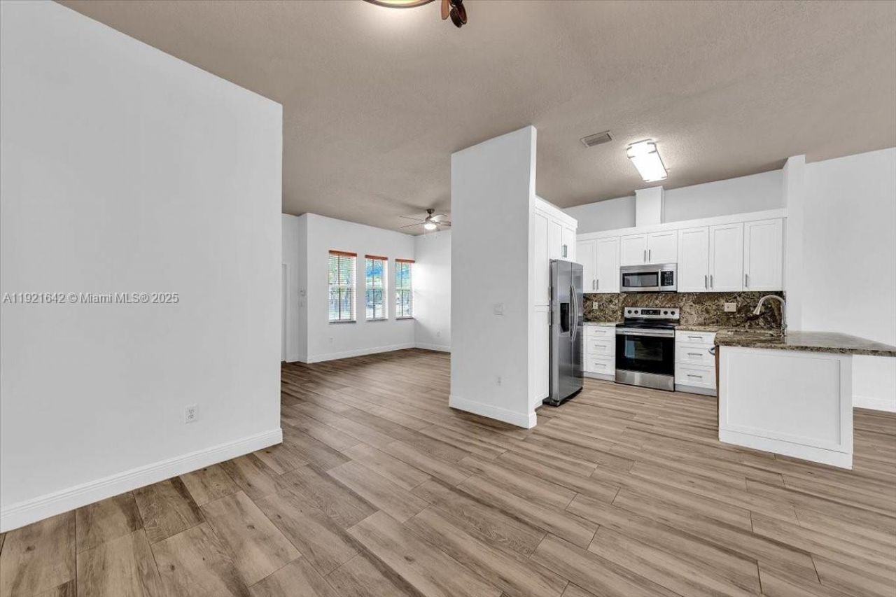 16283 SW 83rd St, Miami, FL 33193 Photo