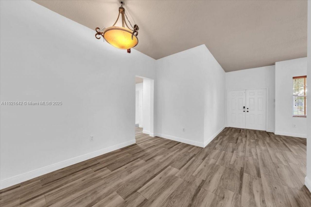 16283 SW 83rd St, Miami, FL 33193 Photo