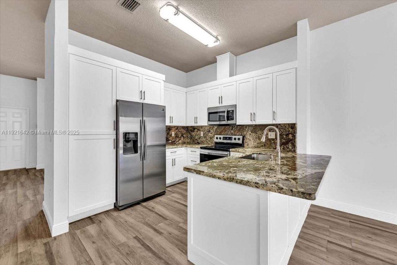 16283 SW 83rd St, Miami, FL 33193 Photo