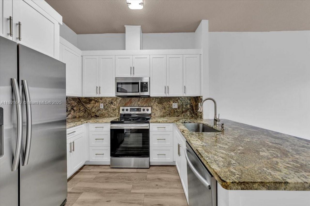 16283 SW 83rd St, Miami, FL 33193 Photo