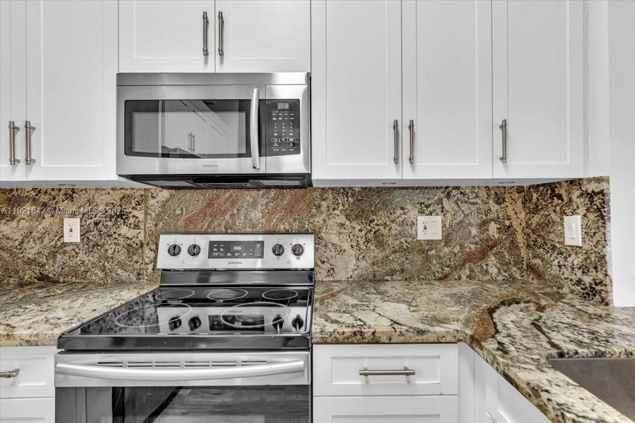 16283 SW 83rd St, Miami, FL 33193 Photo