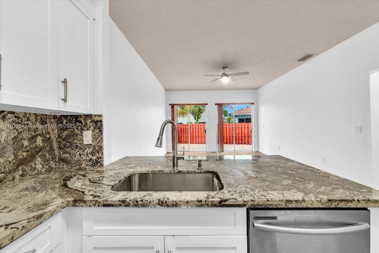 16283 SW 83rd St, Miami, FL 33193 Photo