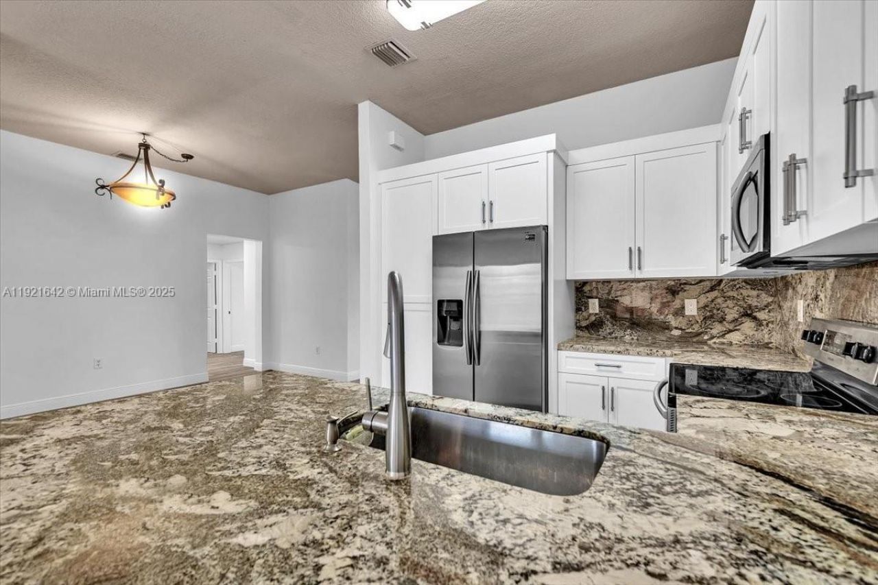 16283 SW 83rd St, Miami, FL 33193 Photo