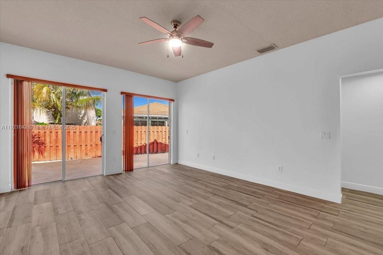 16283 SW 83rd St, Miami, FL 33193 Photo