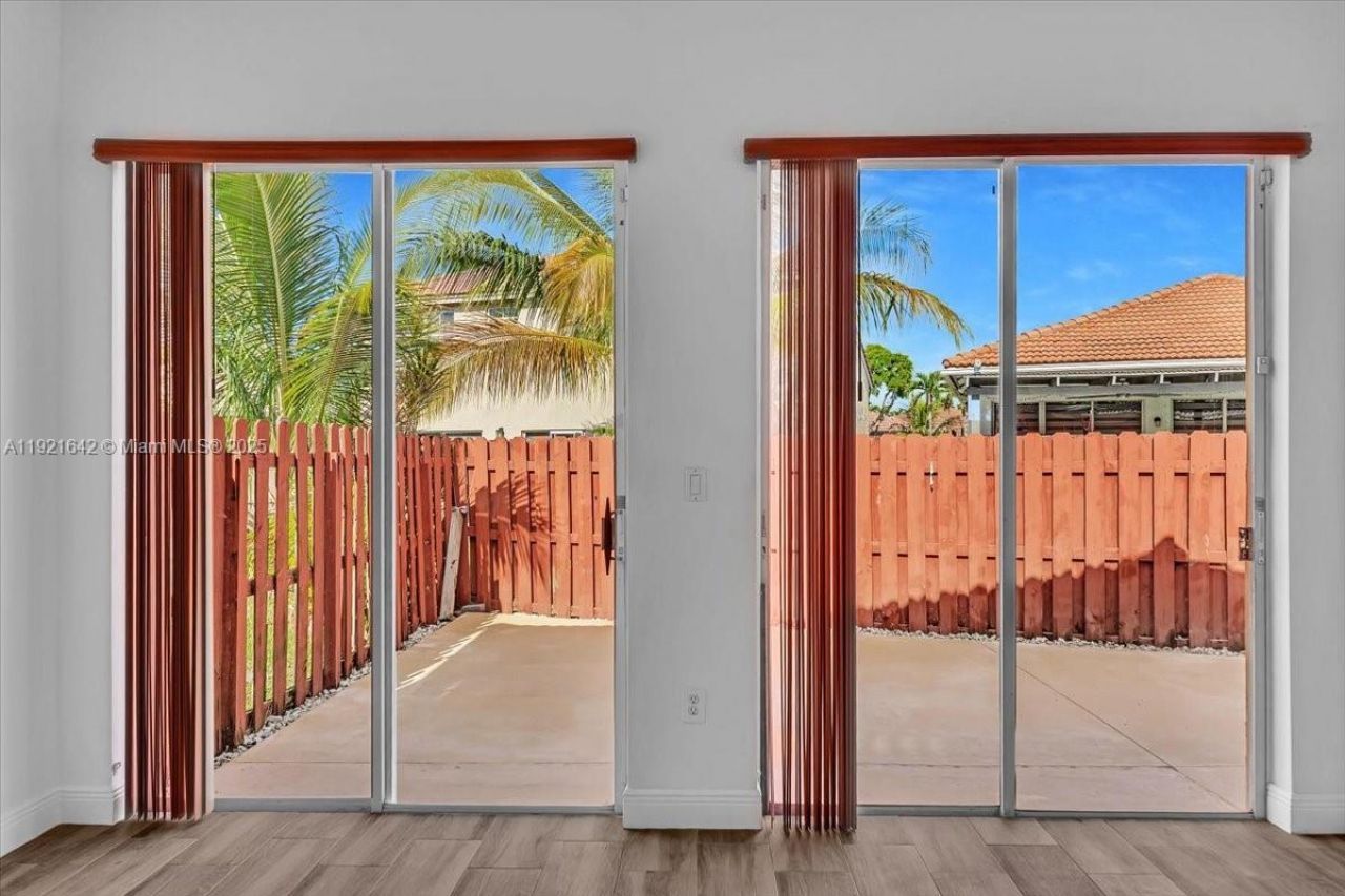 16283 SW 83rd St, Miami, FL 33193 Photo