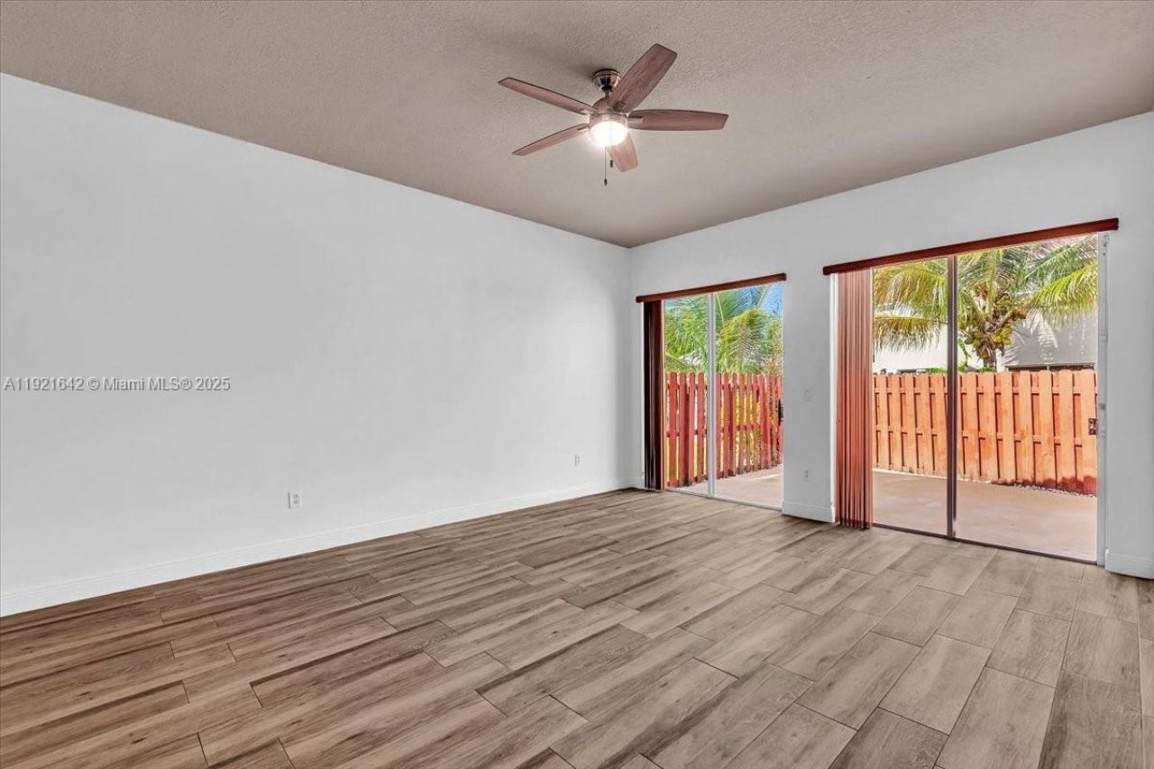 16283 SW 83rd St, Miami, FL 33193 Photo