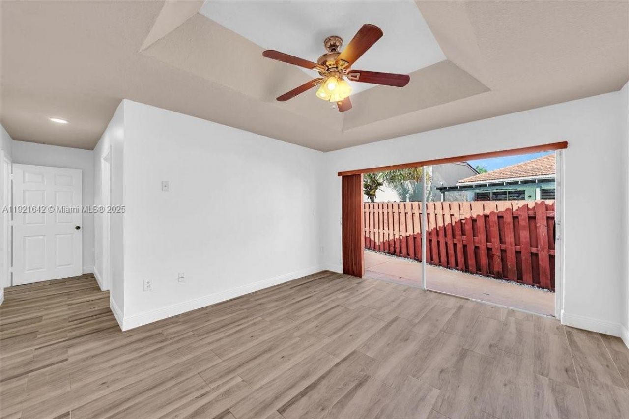 16283 SW 83rd St, Miami, FL 33193 Photo