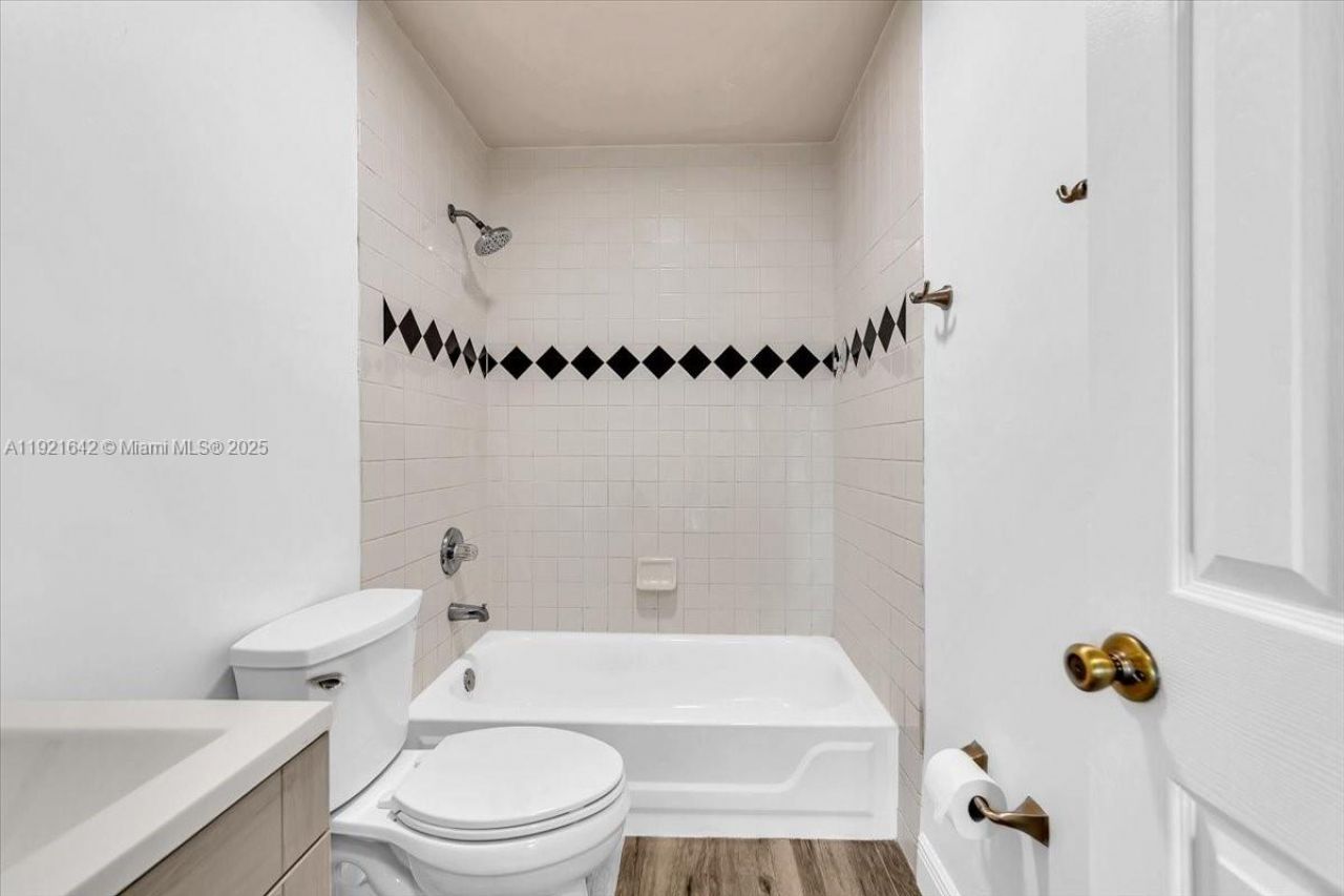 16283 SW 83rd St, Miami, FL 33193 Photo