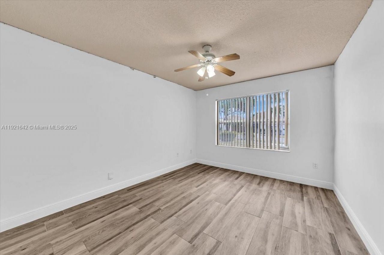 16283 SW 83rd St, Miami, FL 33193 Photo