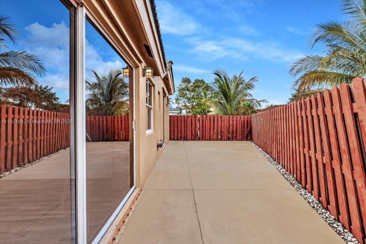 16283 SW 83rd St, Miami, FL 33193 Photo