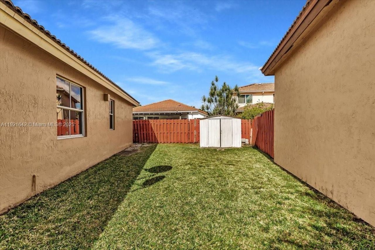 16283 SW 83rd St, Miami, FL 33193 Photo