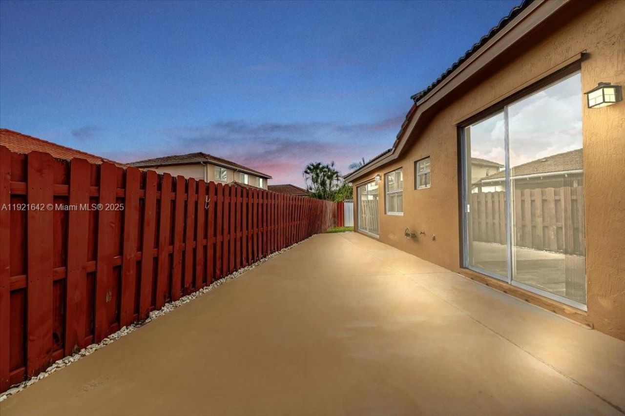 16283 SW 83rd St, Miami, FL 33193 Photo