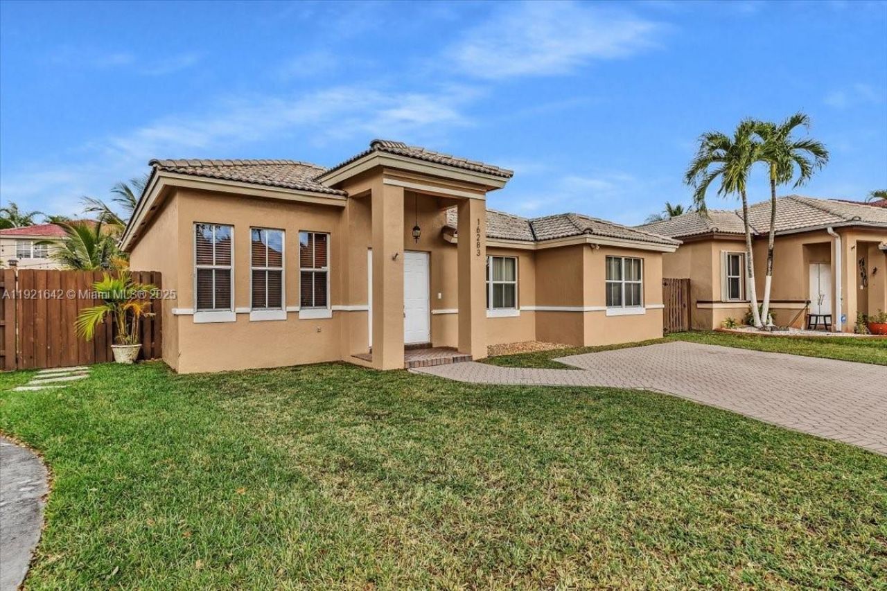 16283 SW 83rd St, Miami, FL 33193 Photo