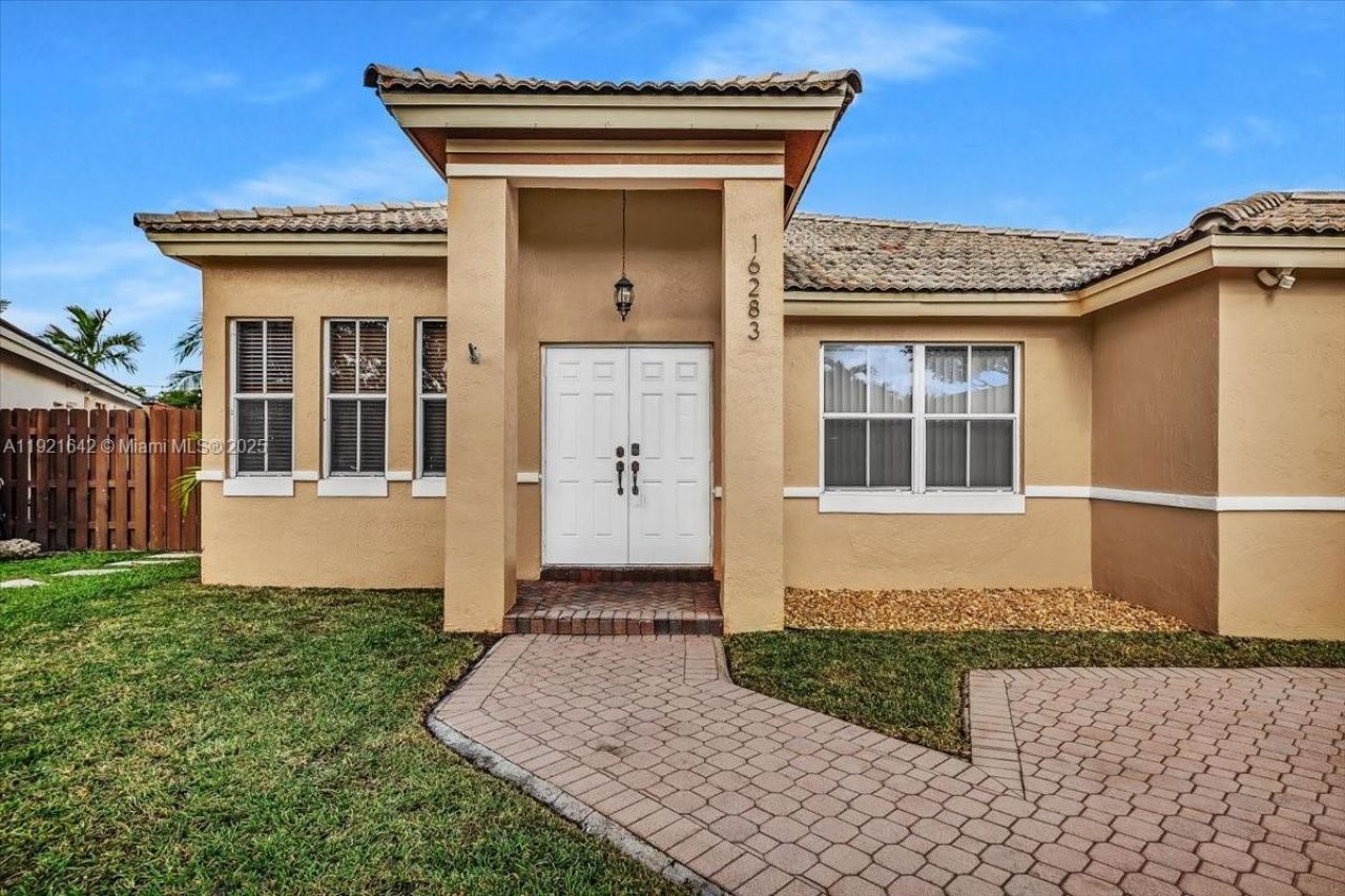 16283 SW 83rd St, Miami, FL 33193 Photo