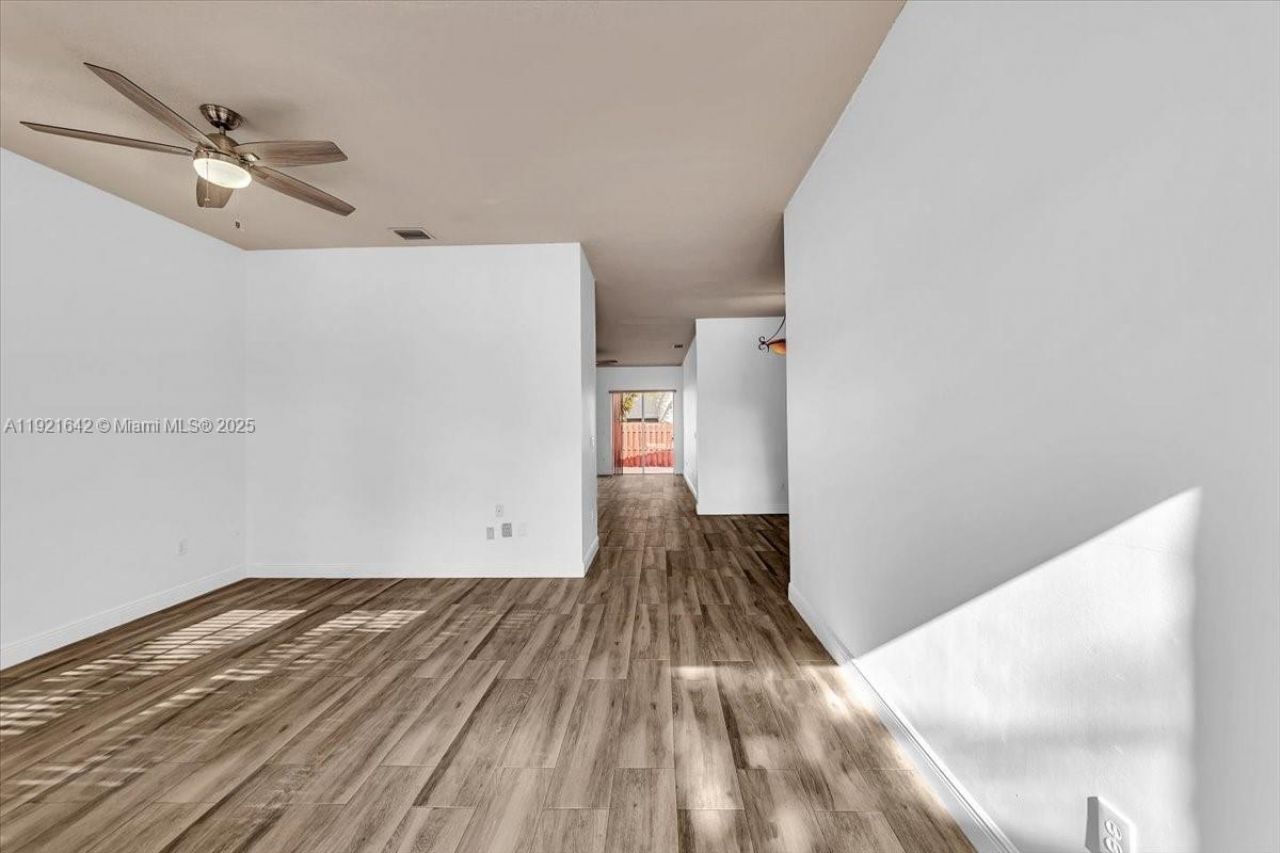 16283 SW 83rd St, Miami, FL 33193 Photo