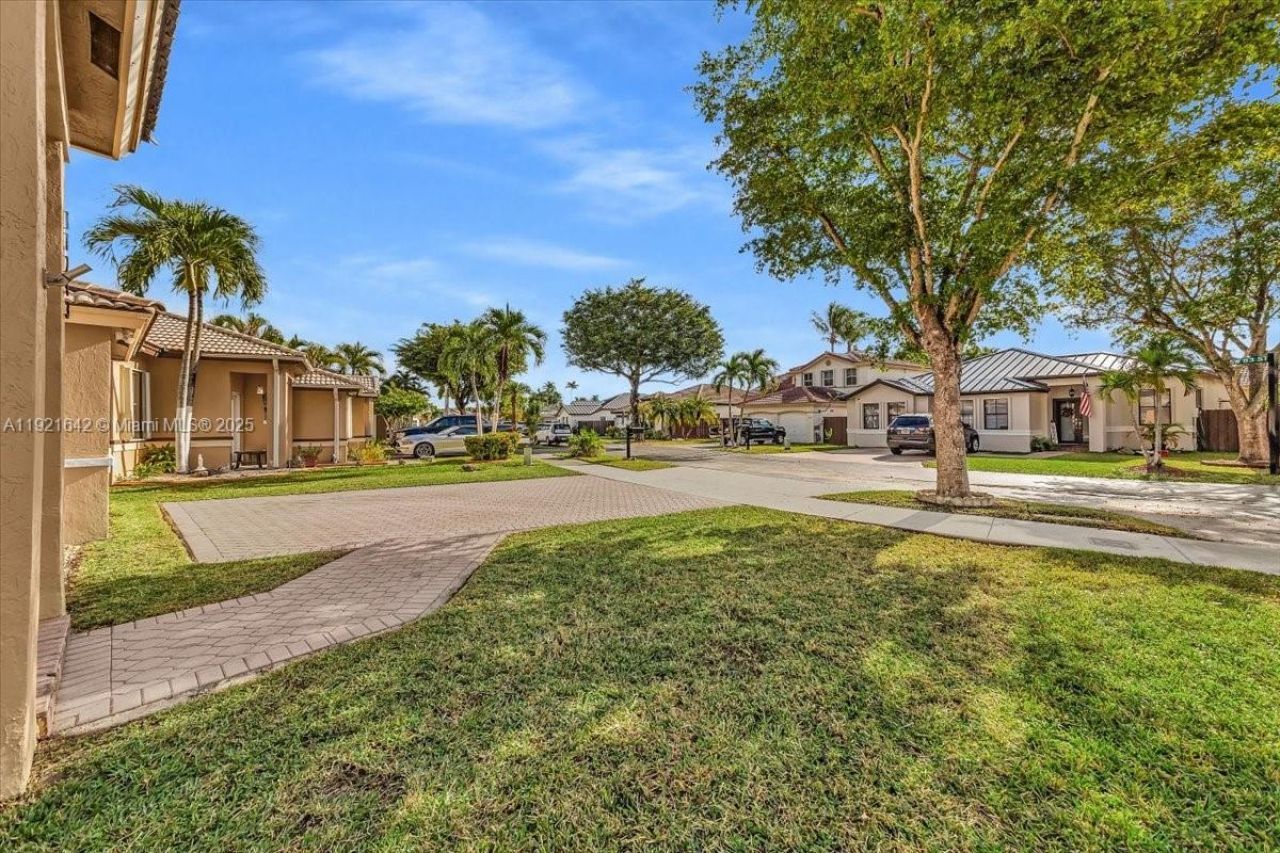 16283 SW 83rd St, Miami, FL 33193 Photo