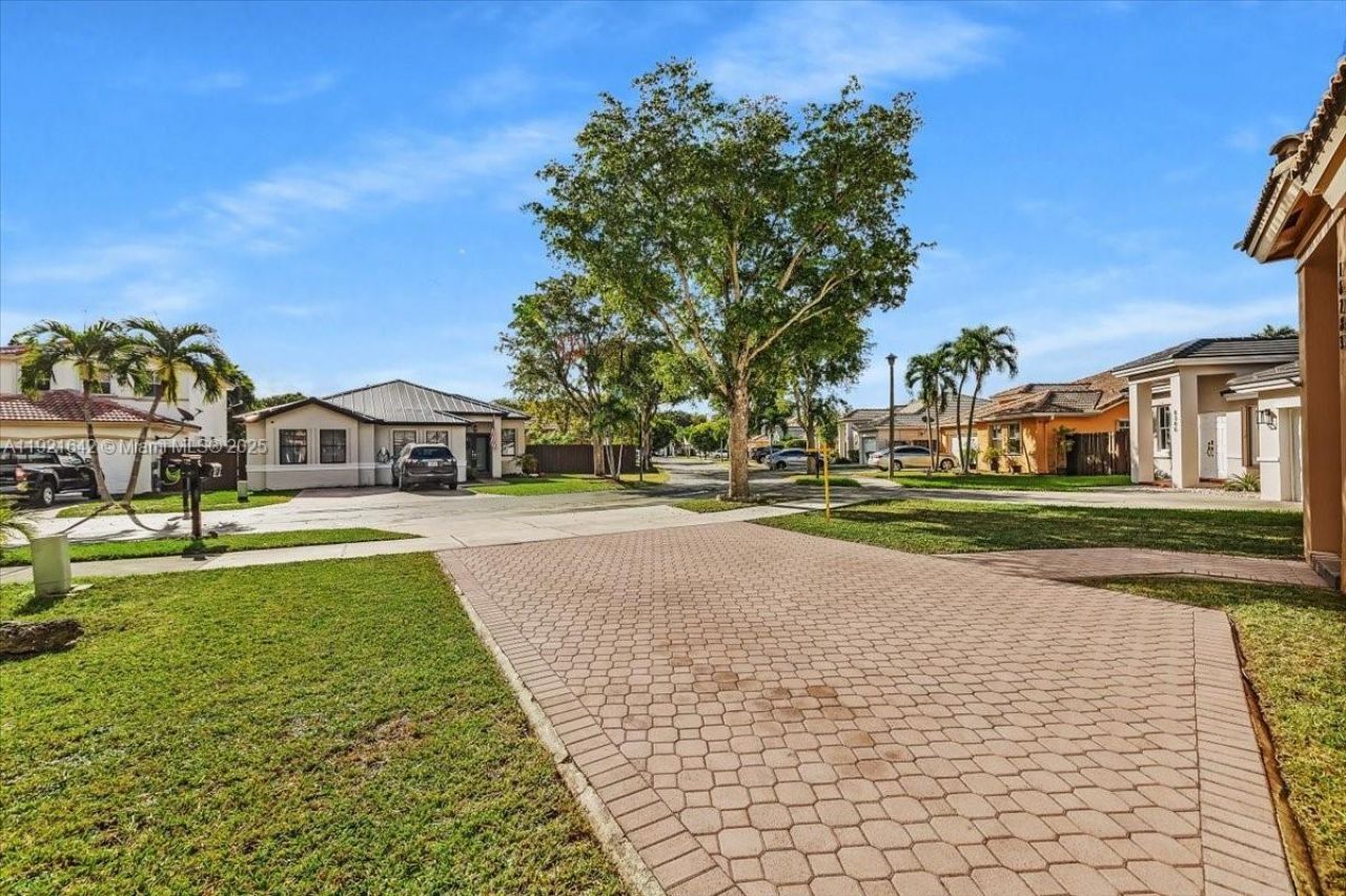16283 SW 83rd St, Miami, FL 33193 Photo