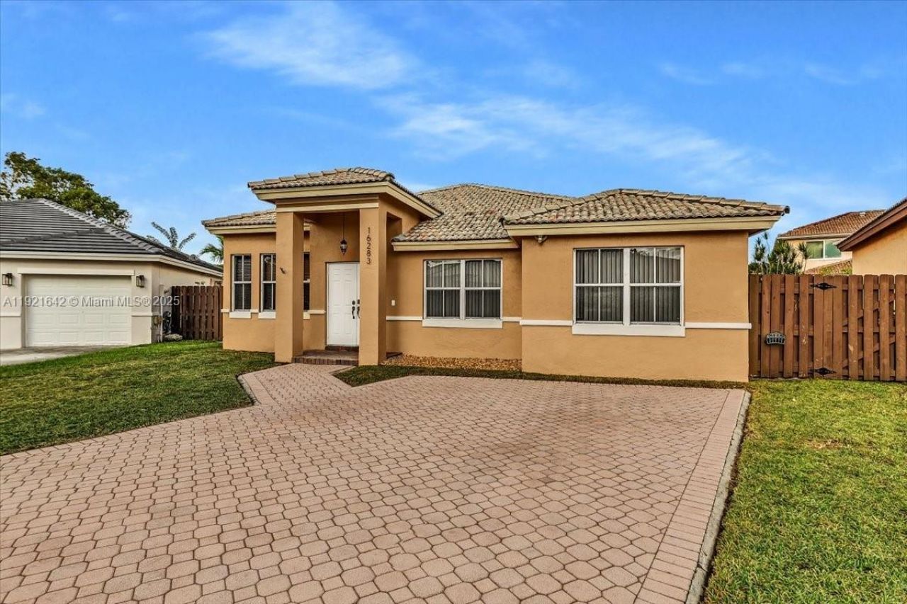 16283 SW 83rd St, Miami, FL 33193 Photo